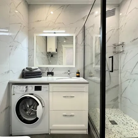 Apartment 32 Pearl - Blackwhite *