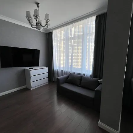 Apartment 32 Pearl - Blackwhite *