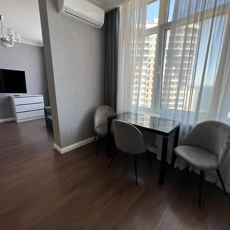 Apartment 32 Pearl - Blackwhite *
